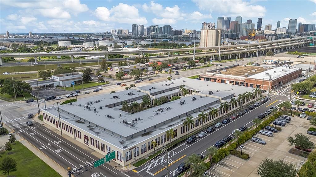 待售: $365,000 (1 贝兹, 1 浴室, 1000 平方英尺)