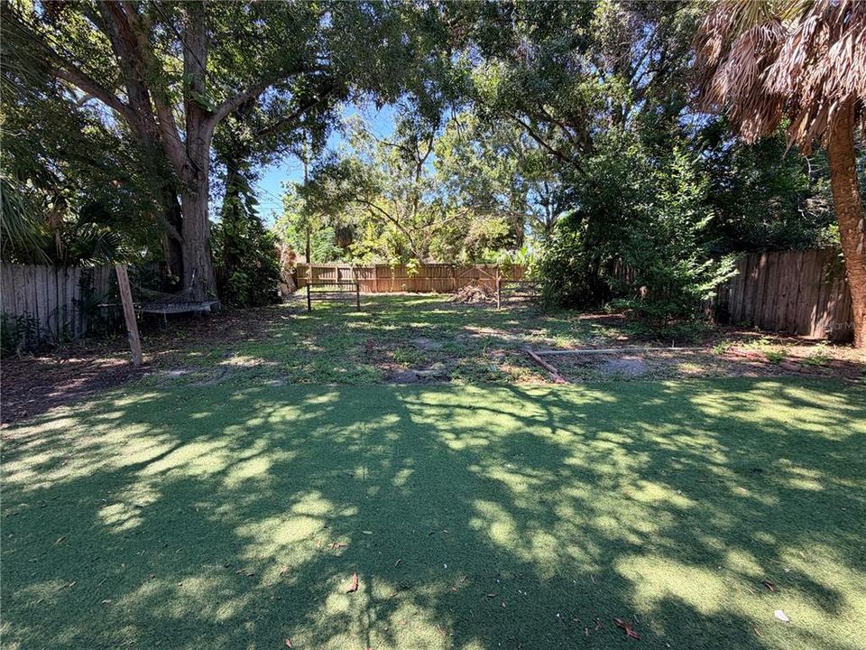 For Sale: $350,000 (2 beds, 1 baths, 804 Square Feet)