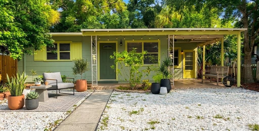 For Sale: $350,000 (2 beds, 1 baths, 804 Square Feet)
