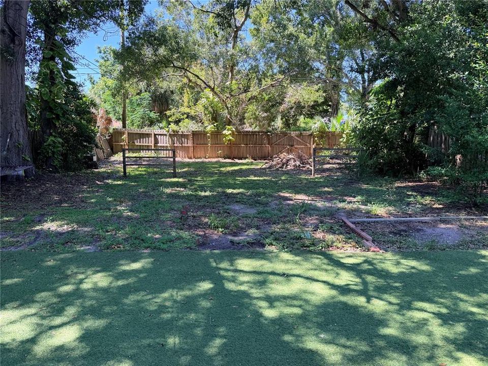 For Sale: $350,000 (2 beds, 1 baths, 804 Square Feet)