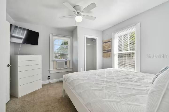 For Rent: $2,200 (2 beds, 1 baths, 800 Square Feet)