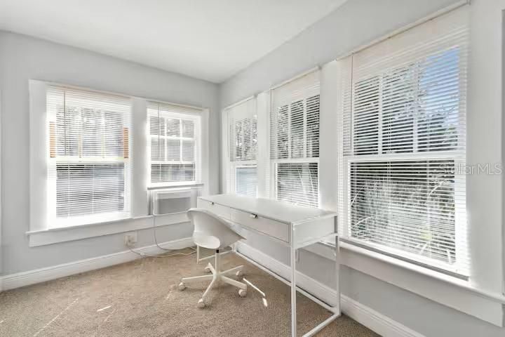 For Rent: $2,200 (2 beds, 1 baths, 800 Square Feet)