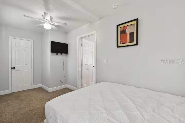 For Rent: $2,200 (2 beds, 1 baths, 800 Square Feet)