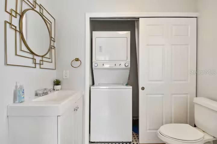 For Rent: $2,200 (2 beds, 1 baths, 800 Square Feet)
