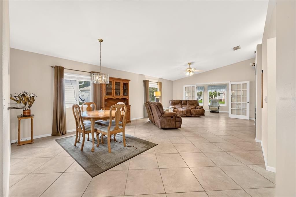 For Sale: $229,000 (2 beds, 2 baths, 1416 Square Feet)