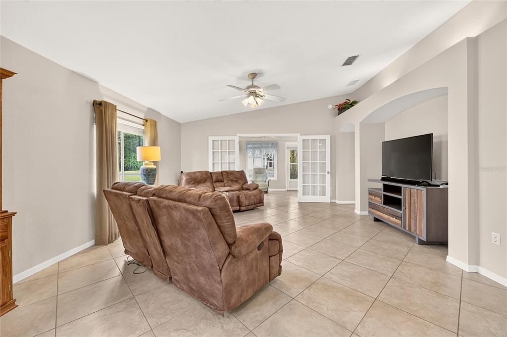 For Sale: $229,000 (2 beds, 2 baths, 1416 Square Feet)