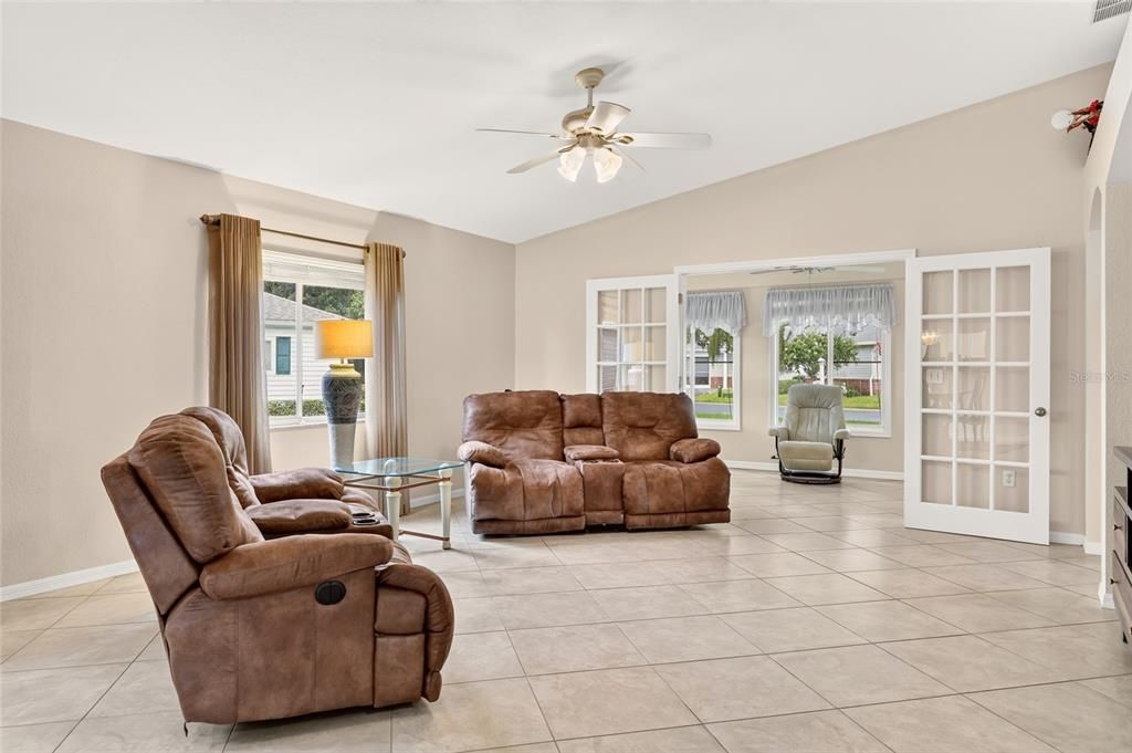 For Sale: $229,000 (2 beds, 2 baths, 1416 Square Feet)