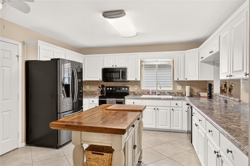 For Sale: $229,000 (2 beds, 2 baths, 1416 Square Feet)
