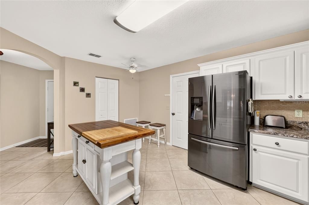 For Sale: $229,000 (2 beds, 2 baths, 1416 Square Feet)