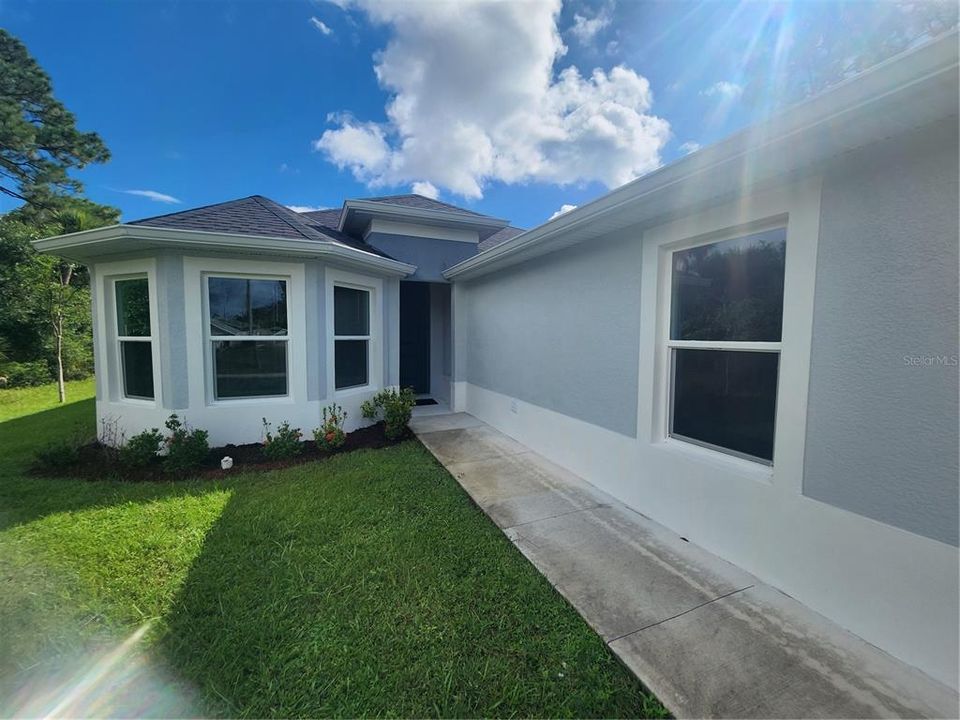 Active With Contract: $363,000 (3 beds, 2 baths, 1454 Square Feet)