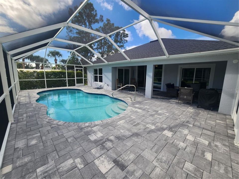 Active With Contract: $363,000 (3 beds, 2 baths, 1454 Square Feet)