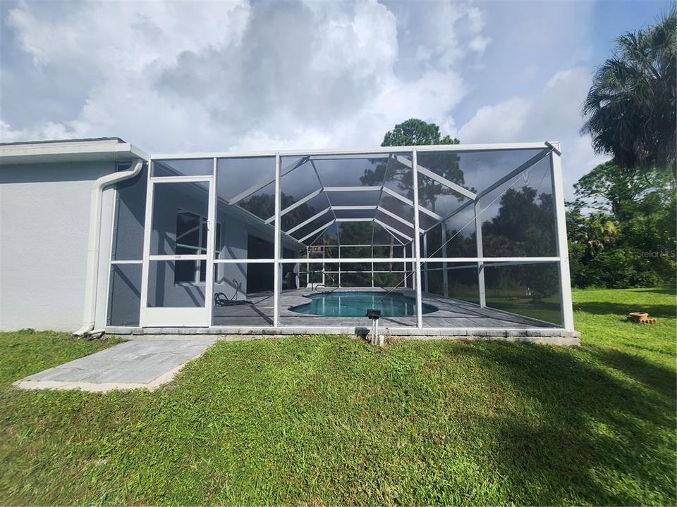 Active With Contract: $363,000 (3 beds, 2 baths, 1454 Square Feet)