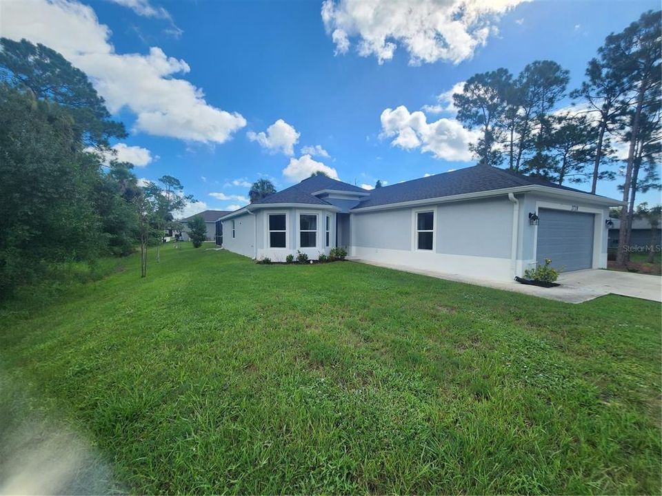 Active With Contract: $363,000 (3 beds, 2 baths, 1454 Square Feet)