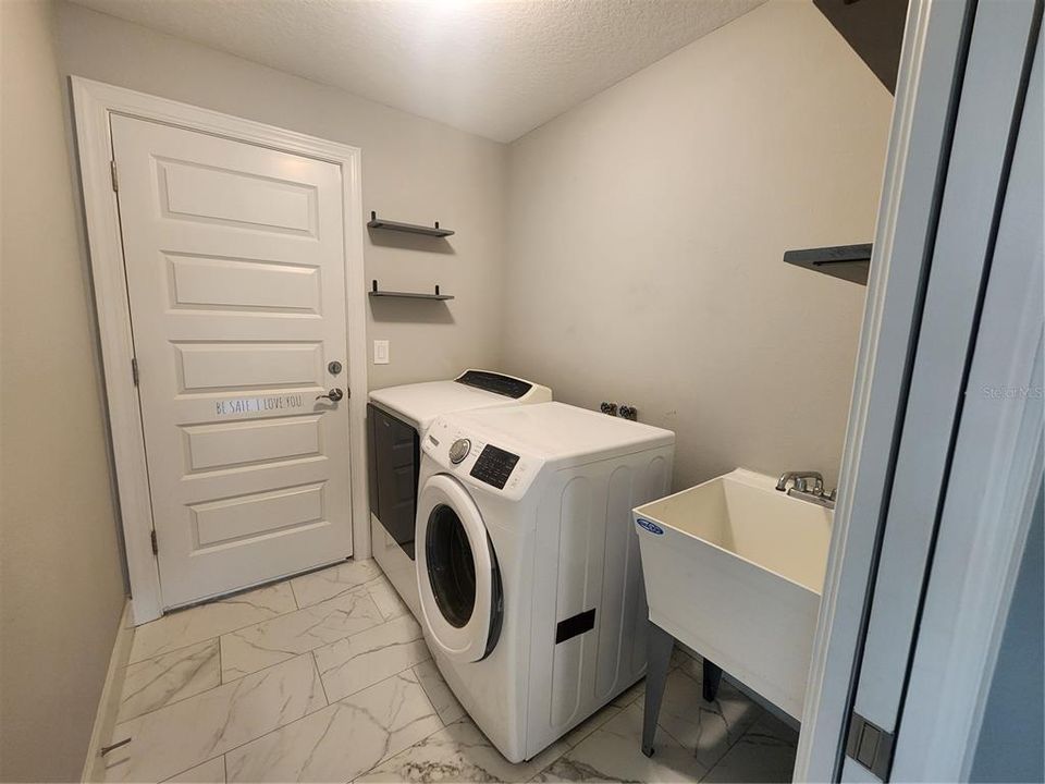 Active With Contract: $363,000 (3 beds, 2 baths, 1454 Square Feet)