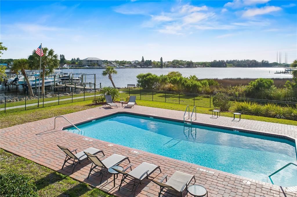 En Venta: $799,000 (3 camas, 2 baños, 2458 Pies cuadrados)