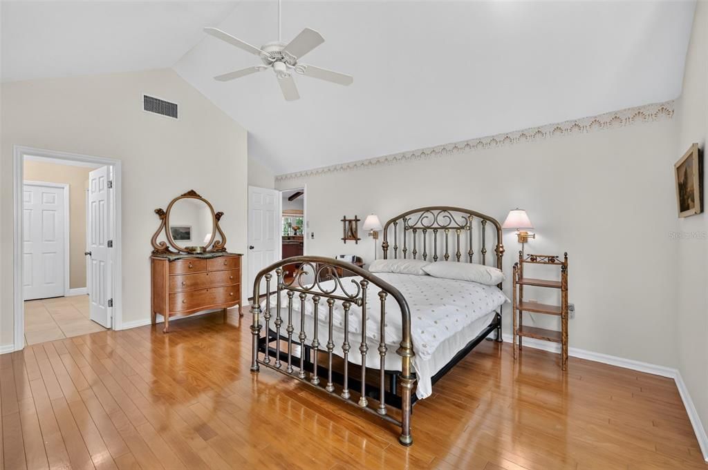En Venta: $1,200,000 (4 camas, 3 baños, 3091 Pies cuadrados)