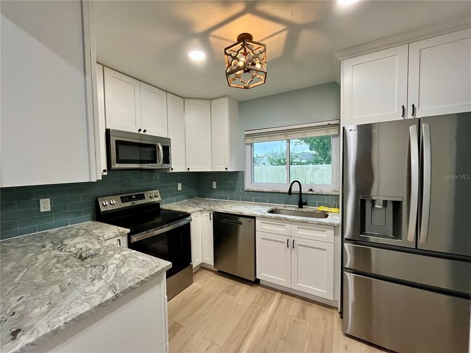 For Rent: $3,100 (3 beds, 2 baths, 1213 Square Feet)