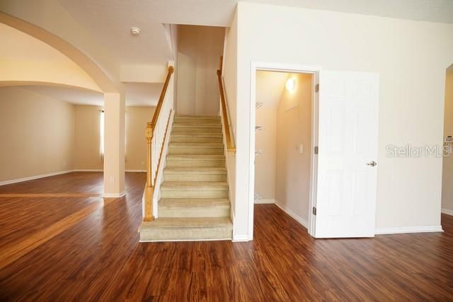 En Venta: $615,000 (4 camas, 2 baños, 2878 Pies cuadrados)