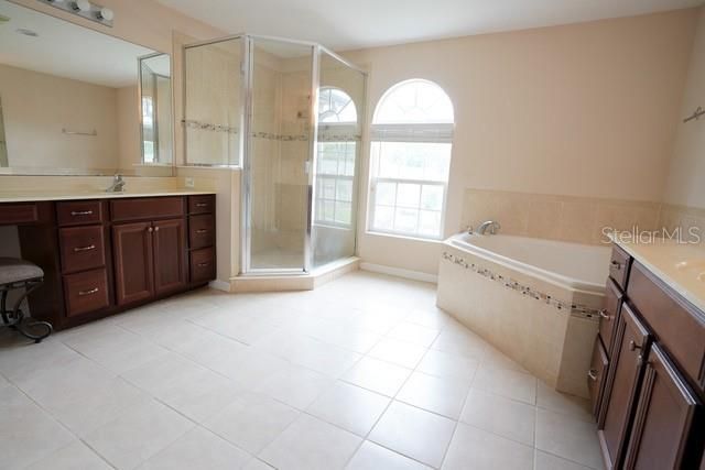 En Venta: $615,000 (4 camas, 2 baños, 2878 Pies cuadrados)