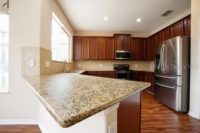 En Venta: $615,000 (4 camas, 2 baños, 2878 Pies cuadrados)