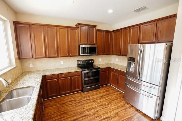 En Venta: $615,000 (4 camas, 2 baños, 2878 Pies cuadrados)