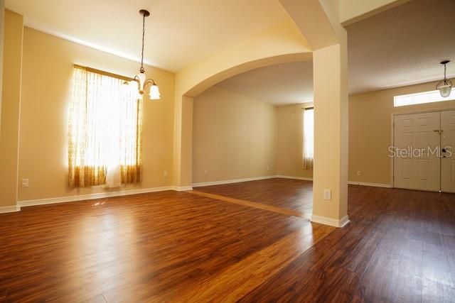 En Venta: $615,000 (4 camas, 2 baños, 2878 Pies cuadrados)