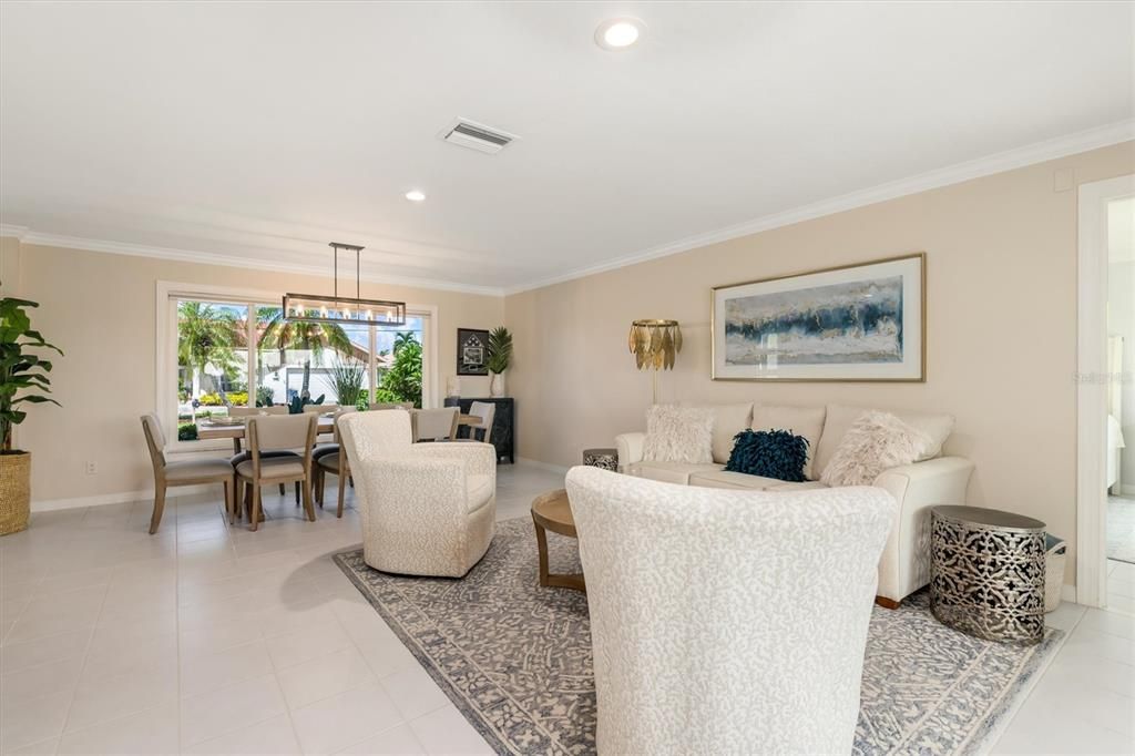Activo con contrato: $568,500 (2 camas, 2 baños, 1721 Pies cuadrados)