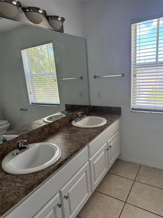 В аренду: $1,350 (2 спален, 2 ванн, 1008 Квадратных фут)