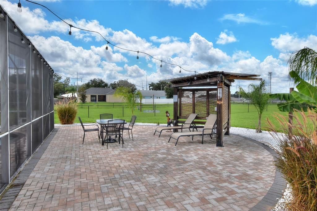 For Sale: $500,000 (4 beds, 2 baths, 2018 Square Feet)