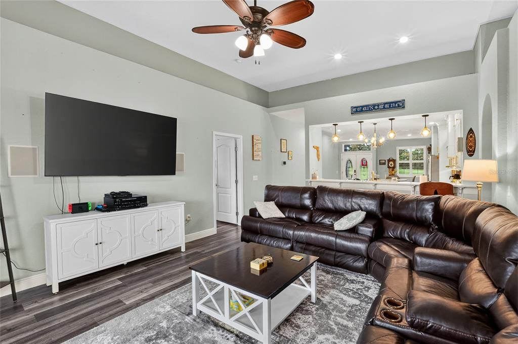 For Sale: $500,000 (4 beds, 2 baths, 2018 Square Feet)