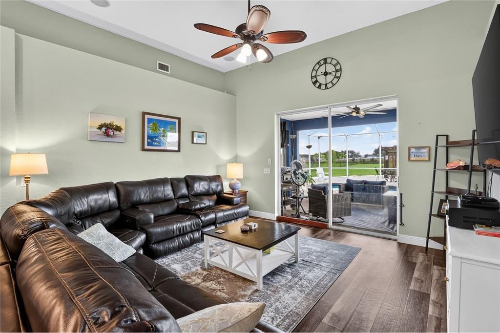 For Sale: $500,000 (4 beds, 2 baths, 2018 Square Feet)