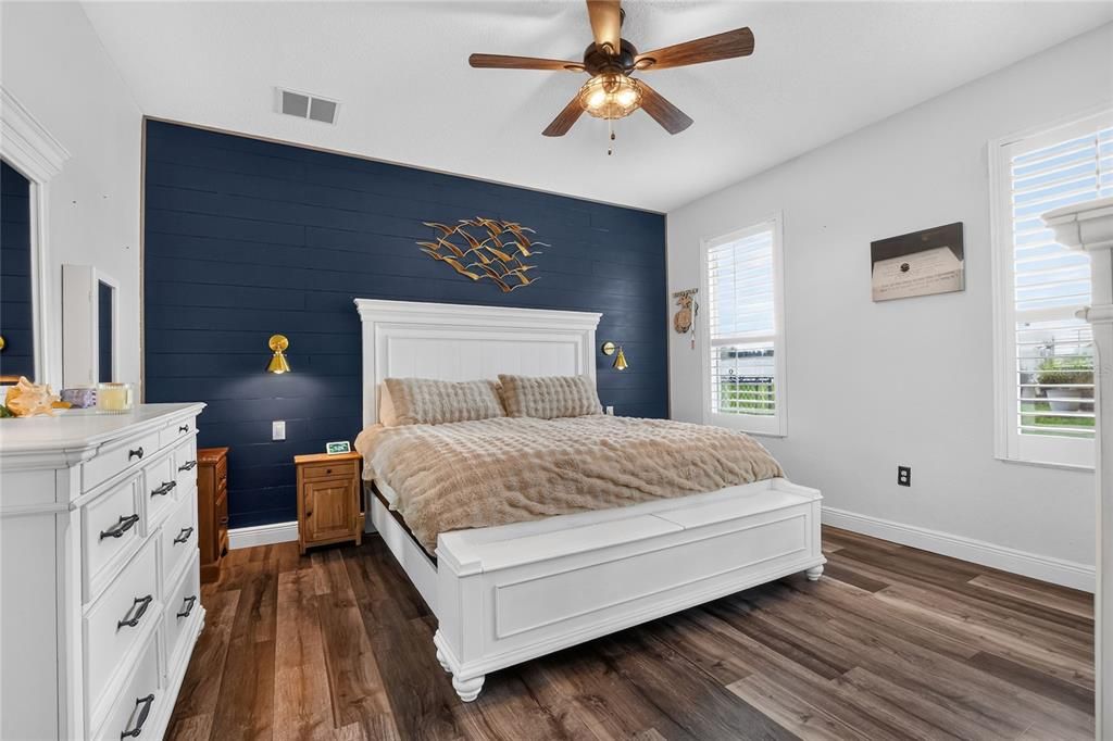 For Sale: $500,000 (4 beds, 2 baths, 2018 Square Feet)