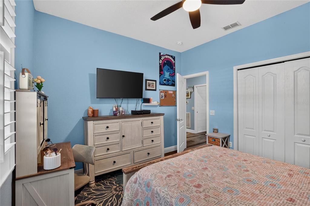 For Sale: $500,000 (4 beds, 2 baths, 2018 Square Feet)