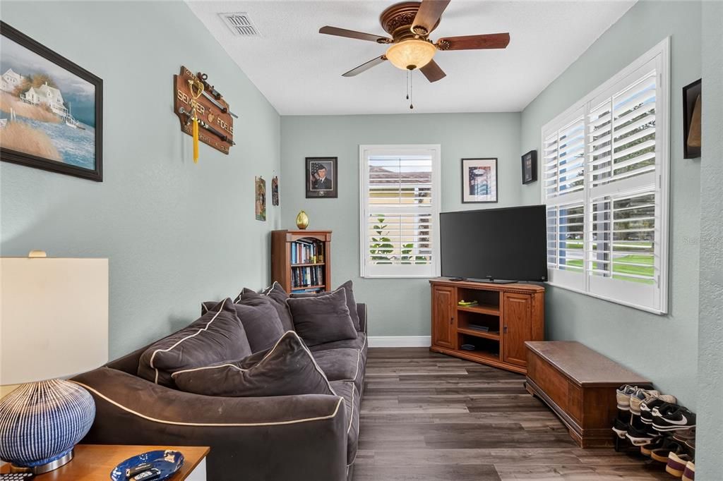 For Sale: $500,000 (4 beds, 2 baths, 2018 Square Feet)