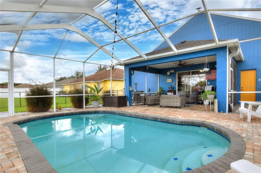 For Sale: $500,000 (4 beds, 2 baths, 2018 Square Feet)