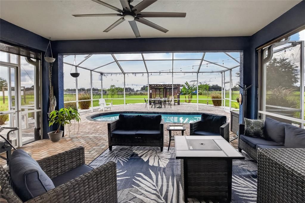 For Sale: $500,000 (4 beds, 2 baths, 2018 Square Feet)