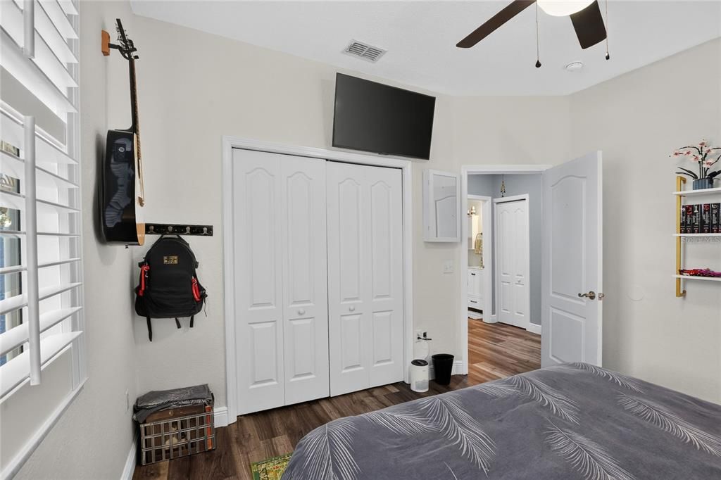 For Sale: $500,000 (4 beds, 2 baths, 2018 Square Feet)