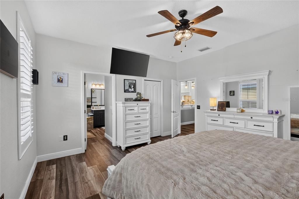 For Sale: $500,000 (4 beds, 2 baths, 2018 Square Feet)