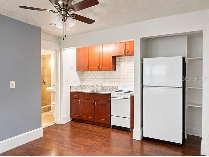 For Rent: $1,250 (1 beds, 1 baths, 357 Square Feet)