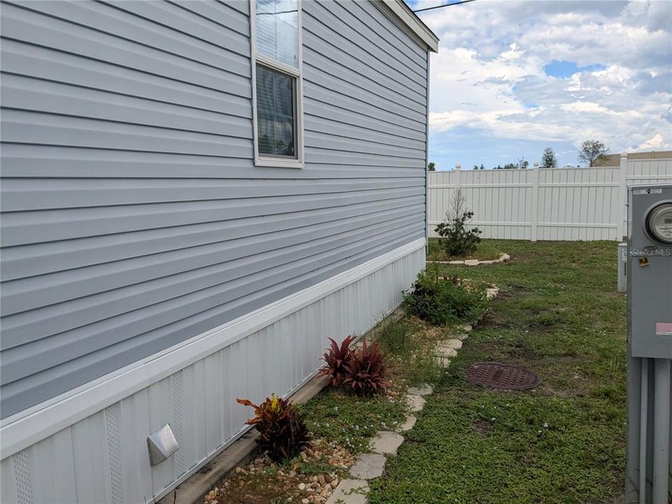 For Sale: $62,900 (1 beds, 1 baths, 467 Square Feet)
