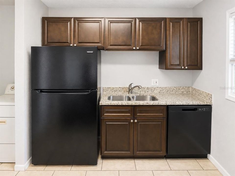 For Sale: $89,900 (2 beds, 1 baths, 992 Square Feet)