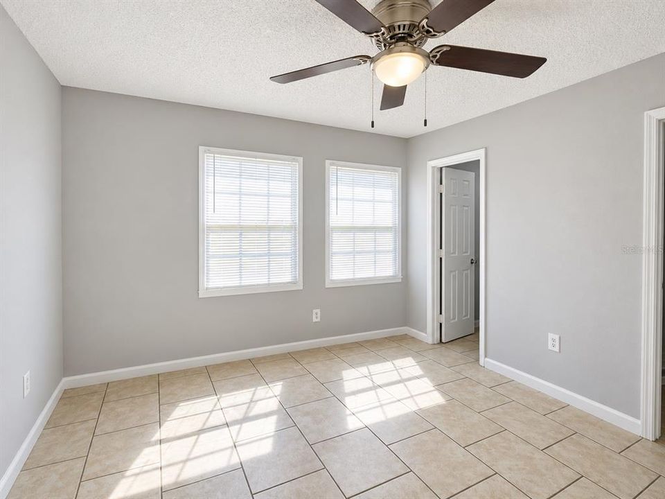 For Sale: $89,900 (2 beds, 1 baths, 992 Square Feet)