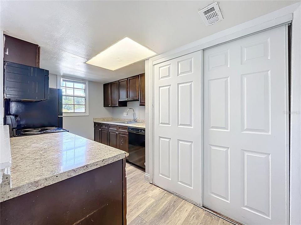 For Rent: $1,650 (3 beds, 2 baths, 1338 Square Feet)