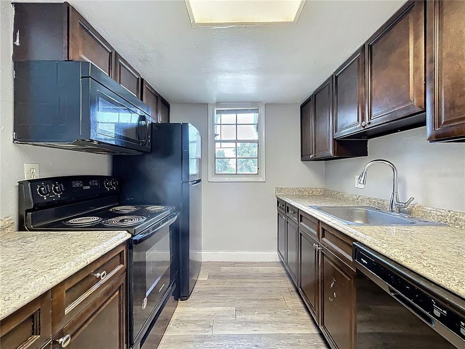For Rent: $1,650 (3 beds, 2 baths, 1338 Square Feet)