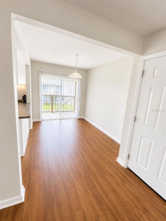 For Rent: $1,250 (1 beds, 1 baths, 780 Square Feet)