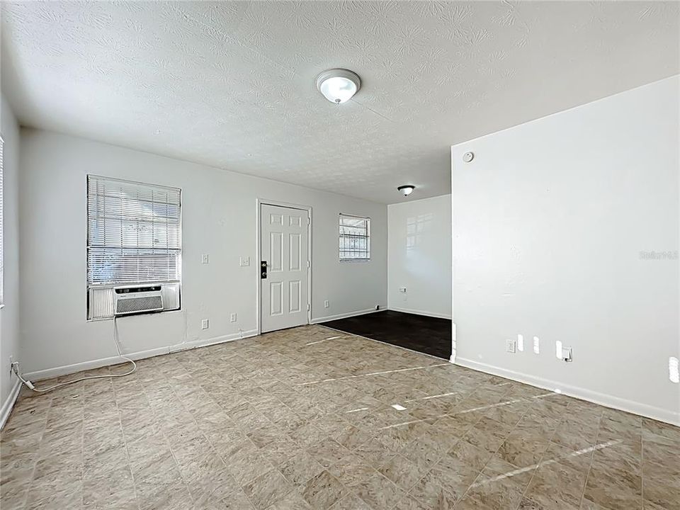 For Sale: $89,900 (2 beds, 1 baths, 716 Square Feet)