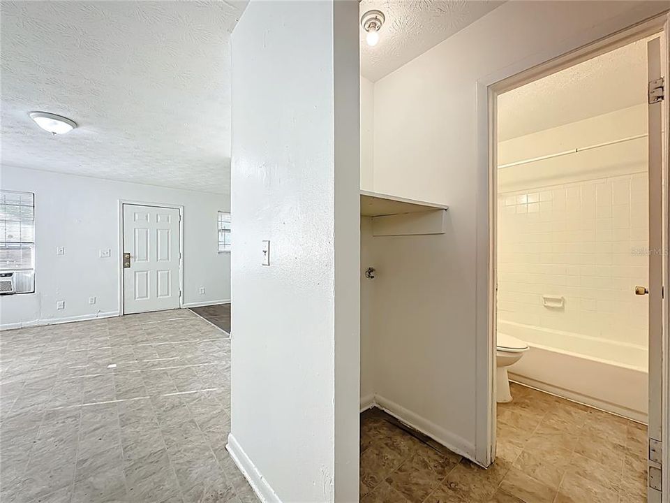 For Sale: $89,900 (2 beds, 1 baths, 716 Square Feet)