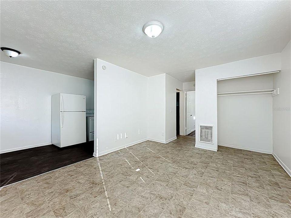 For Sale: $89,900 (2 beds, 1 baths, 716 Square Feet)