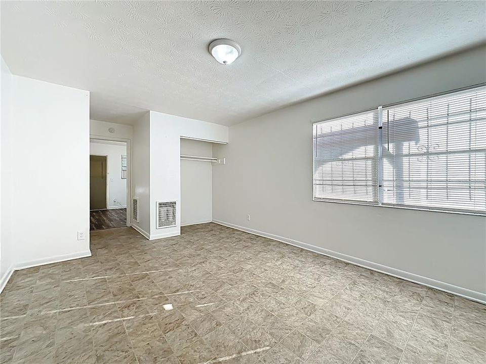 For Sale: $89,900 (2 beds, 1 baths, 716 Square Feet)