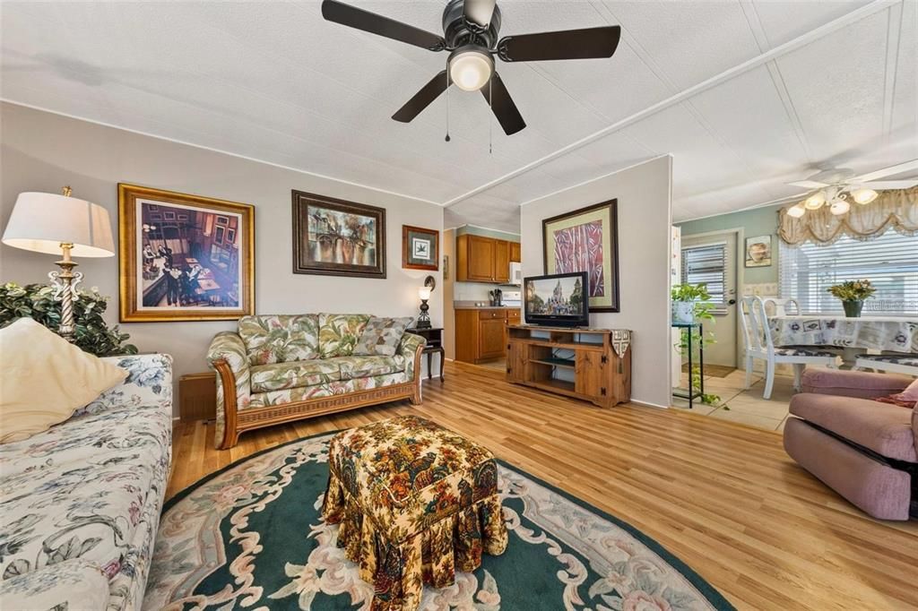 For Sale: $110,000 (2 beds, 2 baths, 1024 Square Feet)